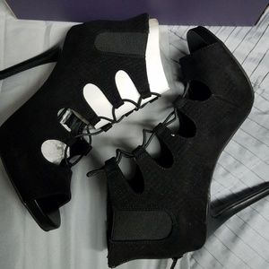 NIB Jennifer Lopez size 7 heels